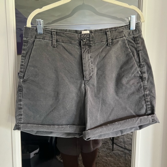 Dark Gray Girlfriend Chino Shorts from GAP - Picture 2 of 4